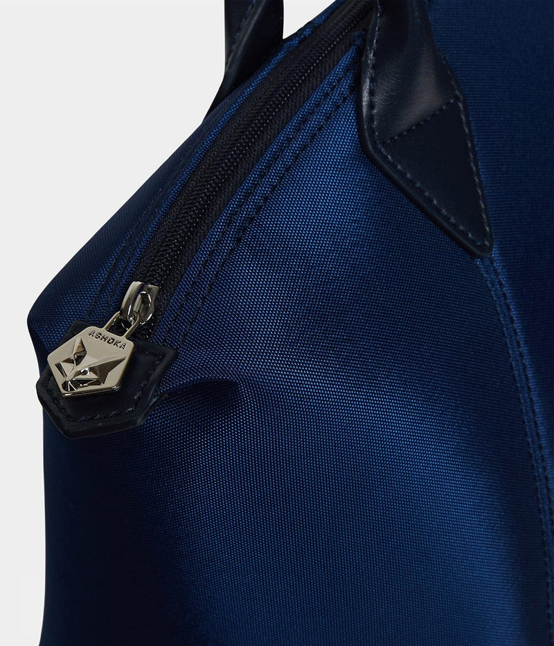 ASHOKA Paris Sac Journey Apple Skin et Nylon recyclé bleu marine