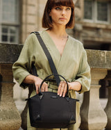Immaculate Vegan - ASHOKA Paris Sac Pretty Apple Skin et Nylon recyclé noir