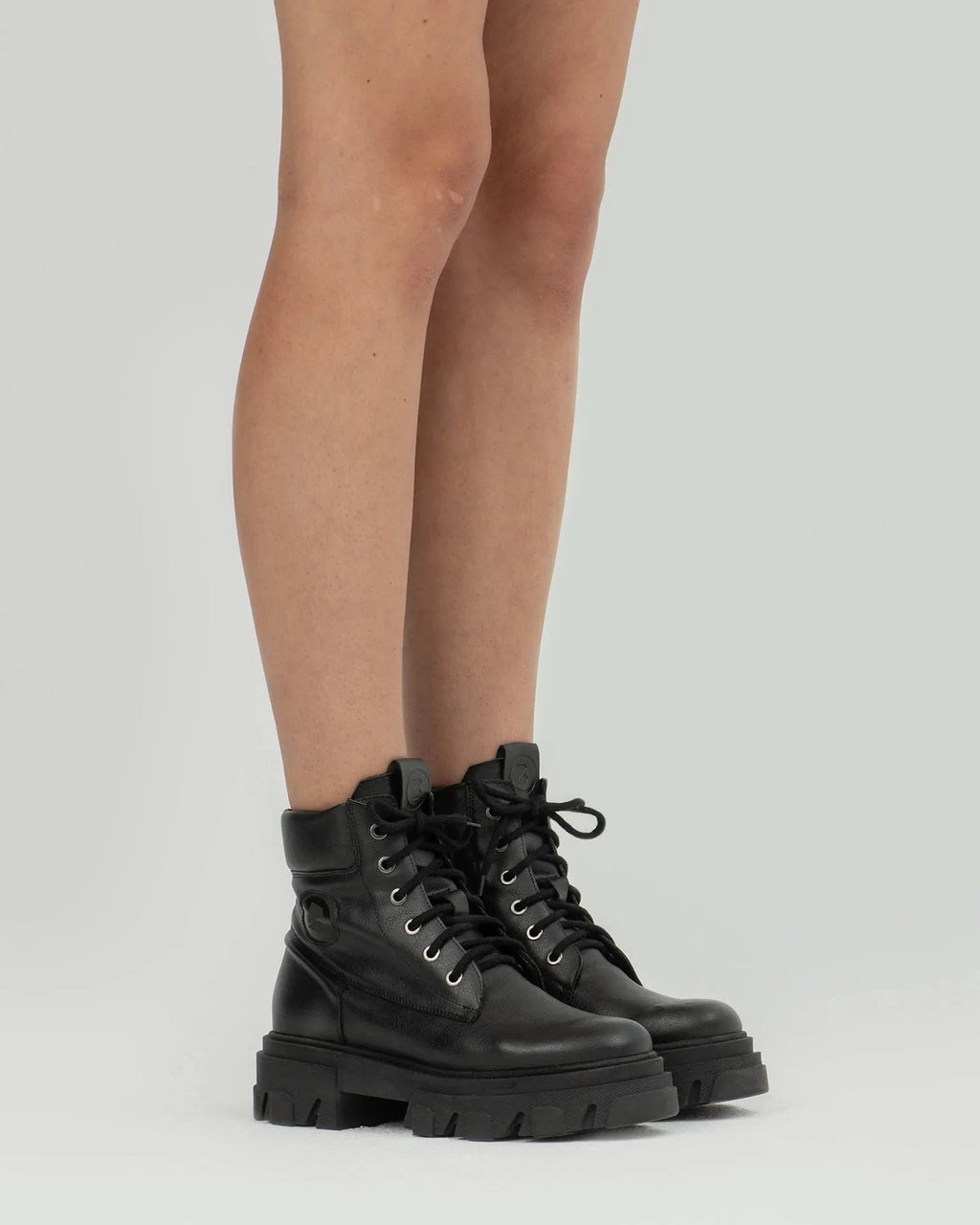 Women's riot 2025 combat boot