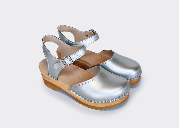 Good Guys Don't Wear Leather SOFIA vegan clog sandals | SILVER APPLESKIN™ 🍏